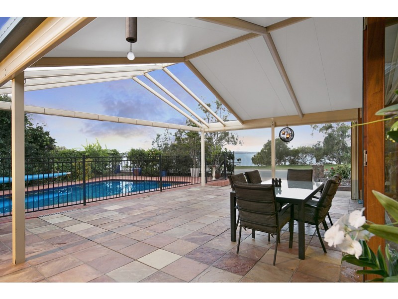 207 Esplanade, Redland Bay QLD 4165