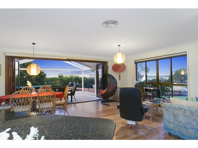 207 Esplanade, Redland Bay QLD 4165