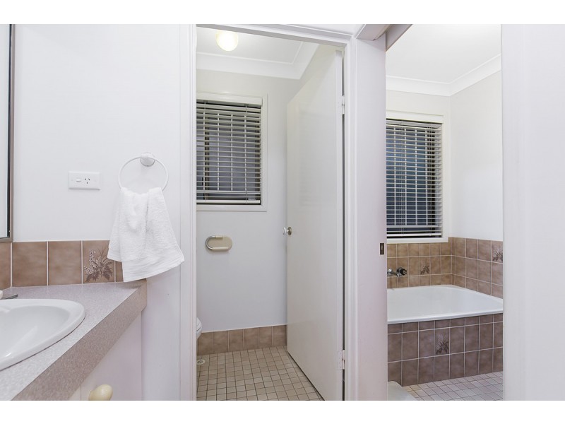 207 Esplanade, Redland Bay QLD 4165
