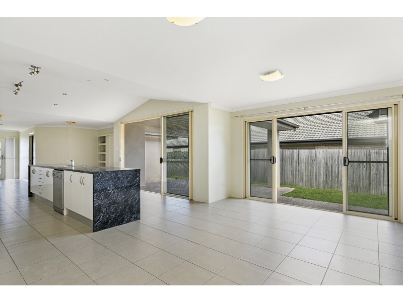 8 Pentecost Place, Redland Bay QLD 4165