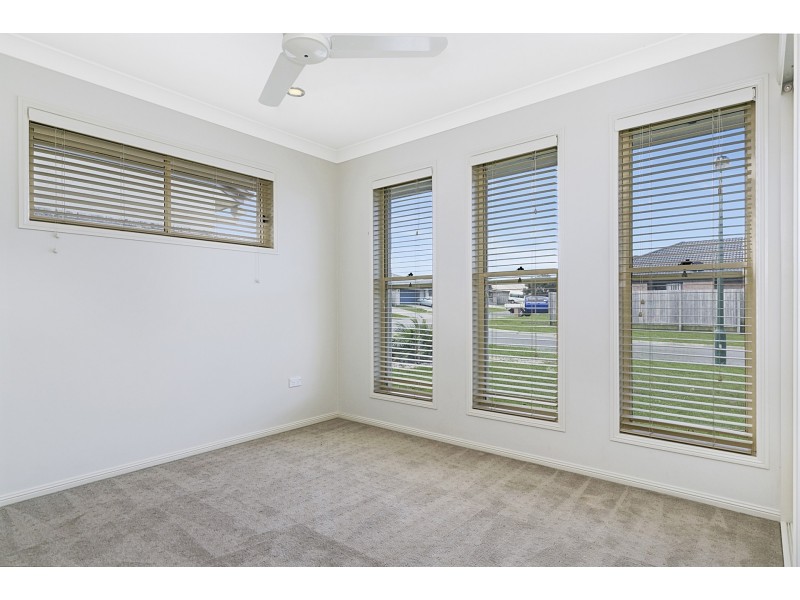 8 Pentecost Place, Redland Bay QLD 4165