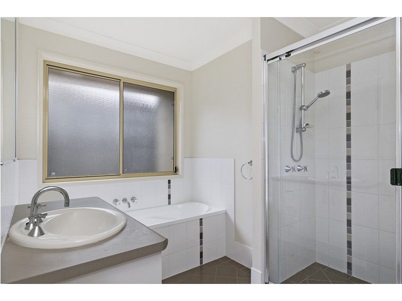 8 Pentecost Place, Redland Bay QLD 4165