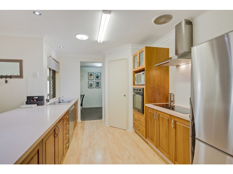 4 Peggy Place, Victoria Point QLD 4165