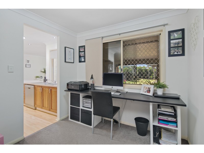 4 Peggy Place, Victoria Point QLD 4165