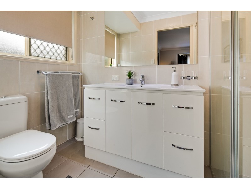 4 Peggy Place, Victoria Point QLD 4165