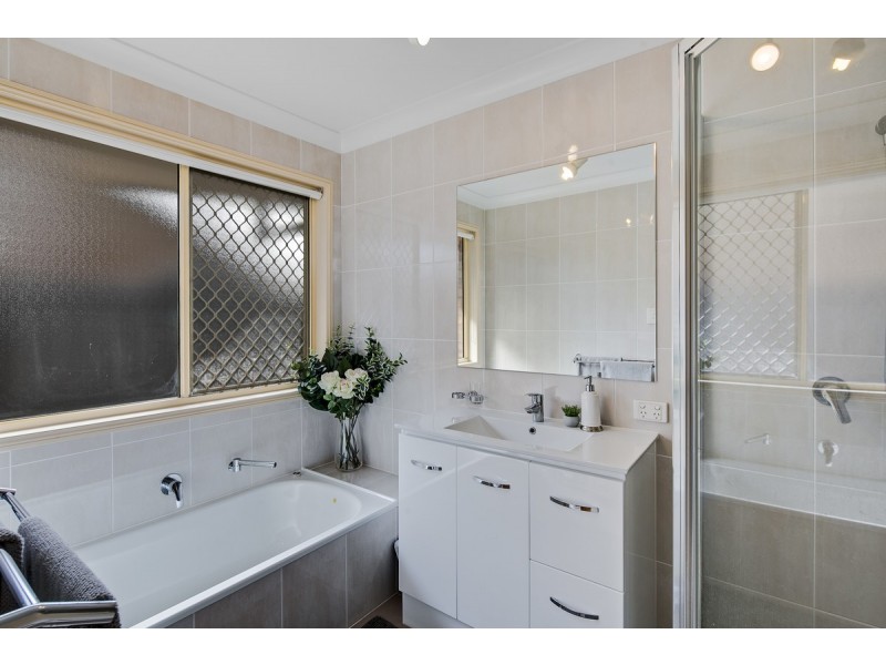 4 Peggy Place, Victoria Point QLD 4165