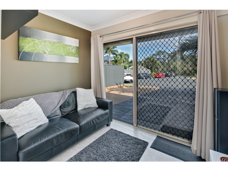 4 Peggy Place, Victoria Point QLD 4165