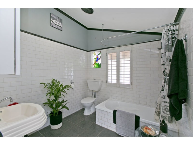 502 Main Road, Wellington Point QLD 4160