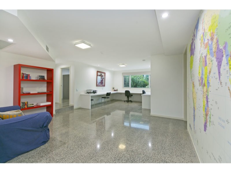 8 Sand Street, Raby Bay QLD 4163