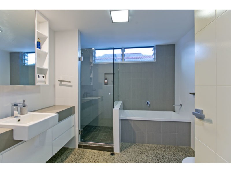 8 Sand Street, Raby Bay QLD 4163