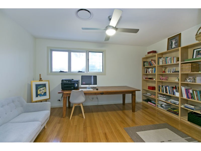 8 Sand Street, Raby Bay QLD 4163