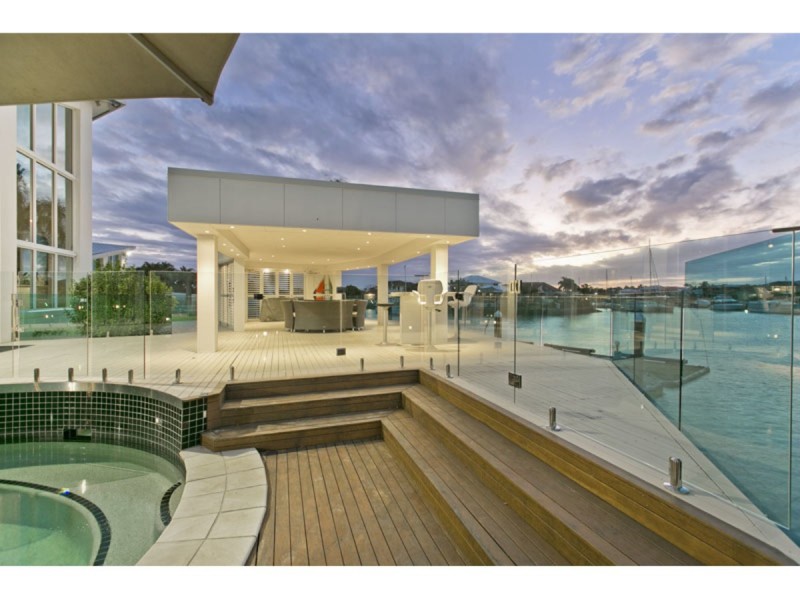 23-25 Voyagers Court, Raby Bay QLD 4163