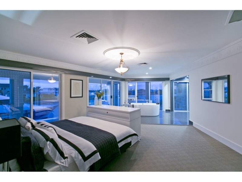 23-25 Voyagers Court, Raby Bay QLD 4163