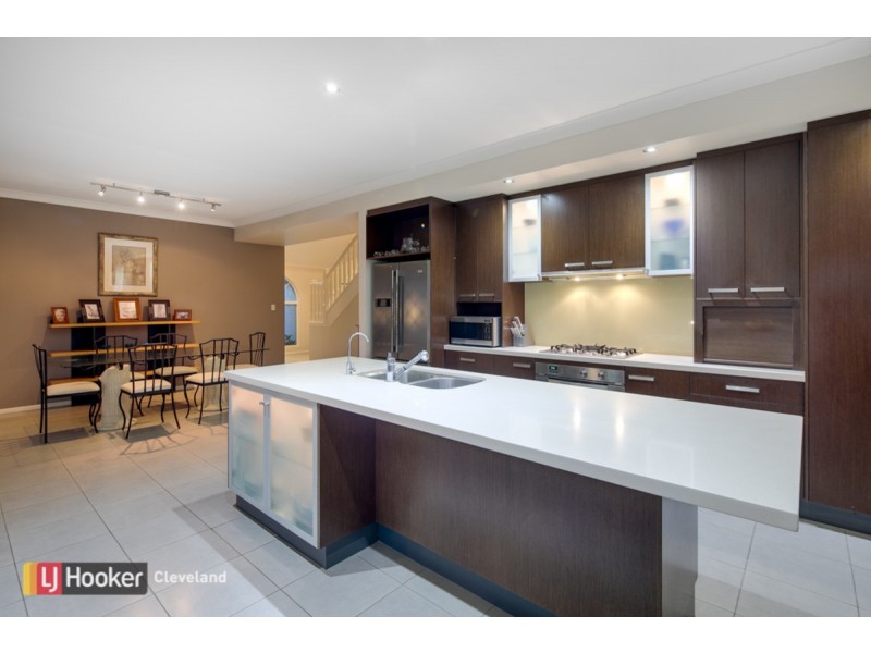 27 Mako Avenue, Birkdale QLD 4159