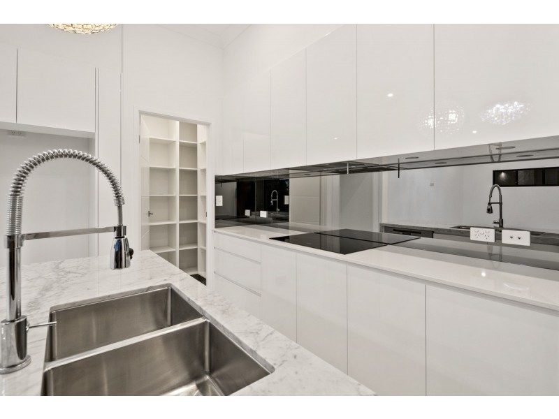 285 Main Road, Wellington Point QLD 4160