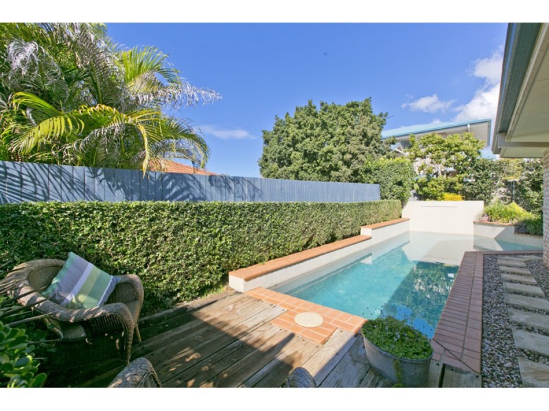 2 Braemar Court, Redland Bay QLD 4165