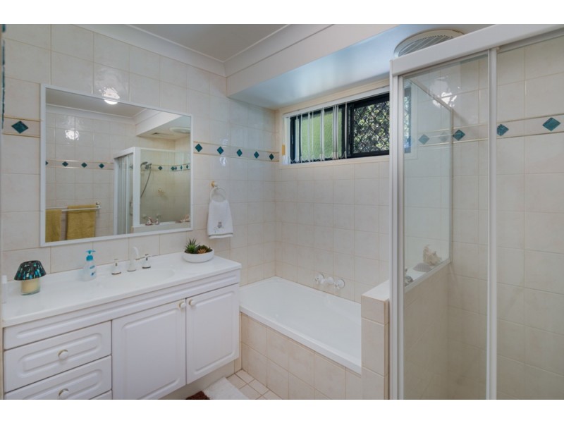 7 Pinelands Circuit, Redland Bay QLD 4165
