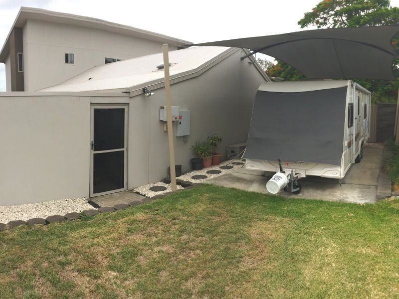 105 Broadwater Terrace, Redland Bay QLD 4165