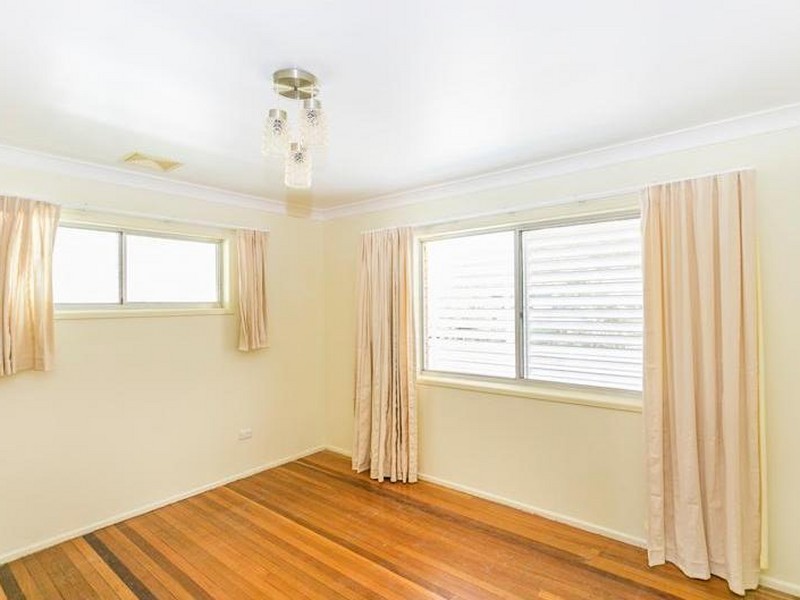 12 Warner Street, Wellington Point QLD 4160