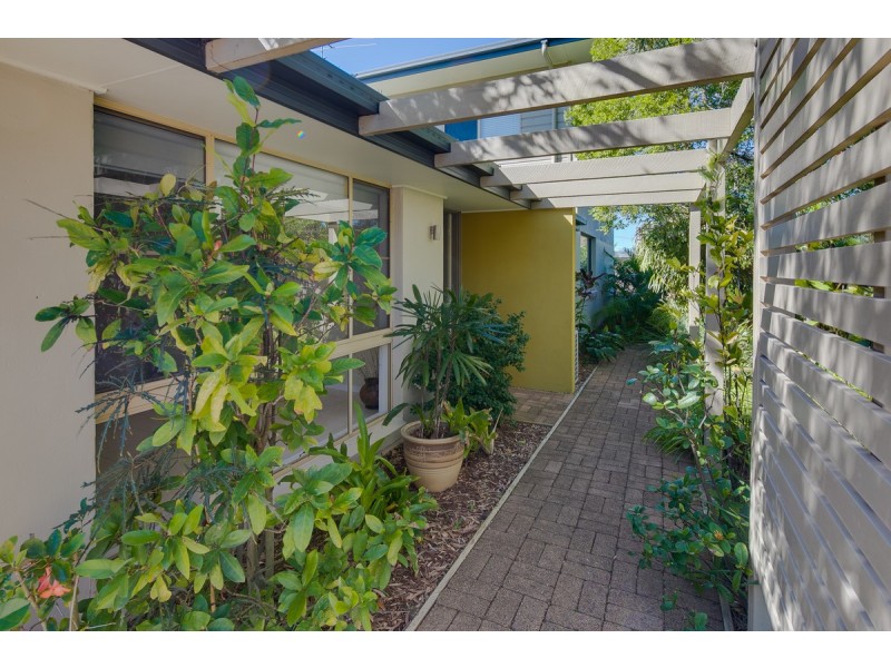 310 Bloomfield Street, Cleveland QLD 4163