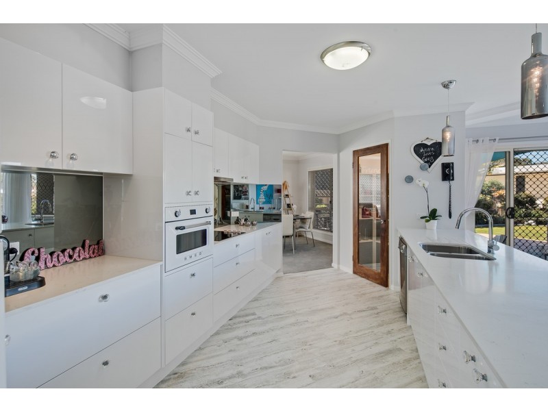 25 Penzance Drive, Redland Bay QLD 4165