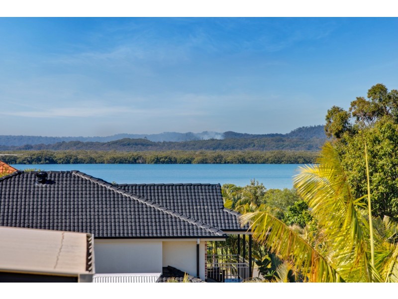 25 Penzance Drive, Redland Bay QLD 4165
