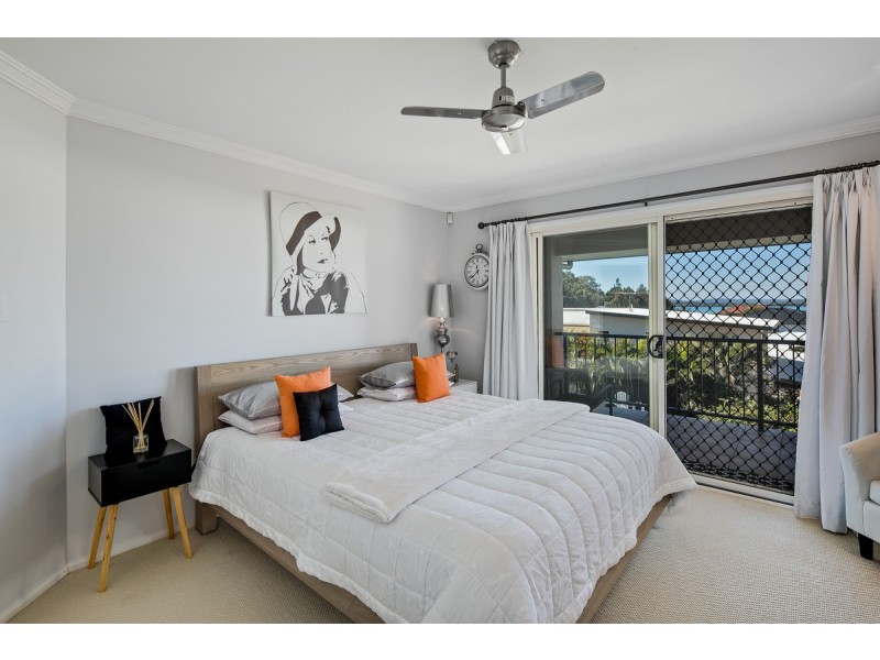 25 Penzance Drive, Redland Bay QLD 4165