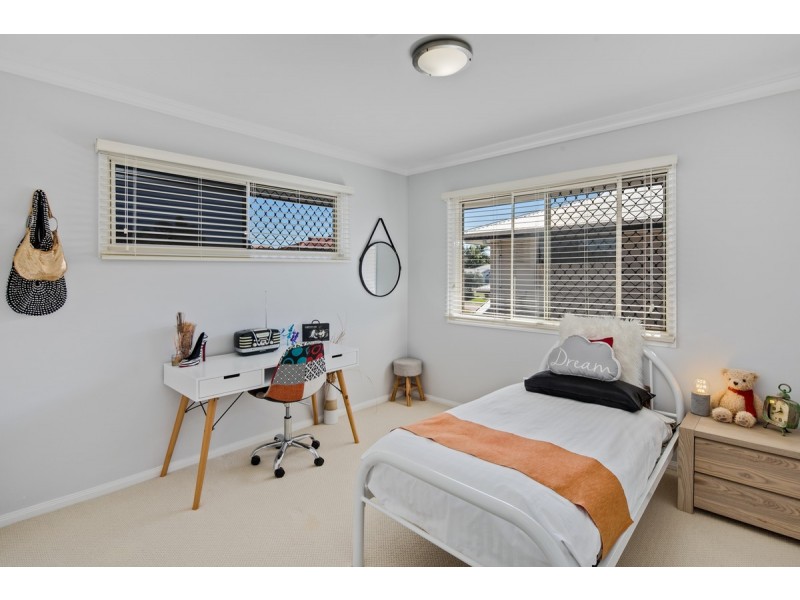 25 Penzance Drive, Redland Bay QLD 4165