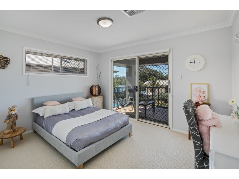 25 Penzance Drive, Redland Bay QLD 4165