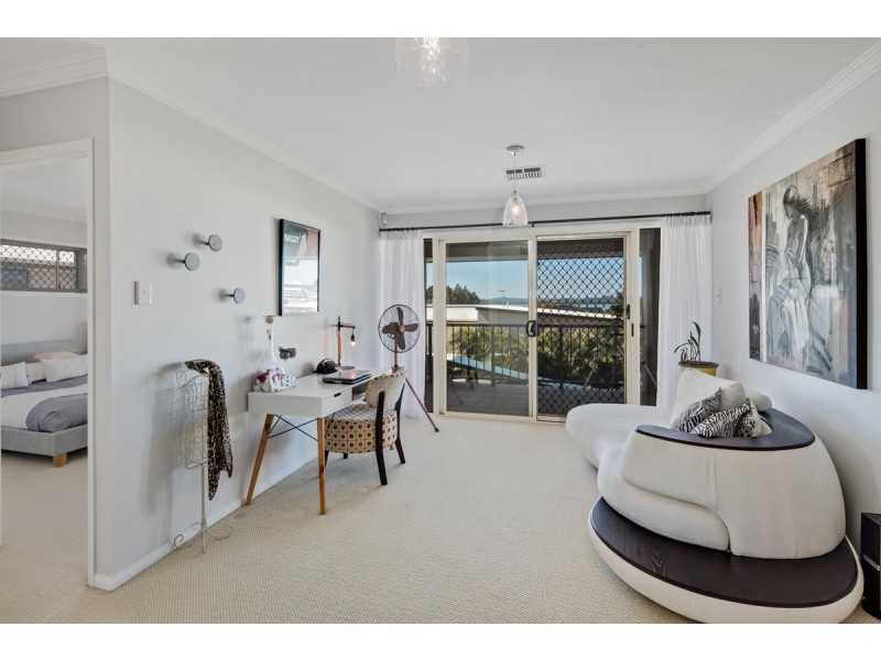 25 Penzance Drive, Redland Bay QLD 4165