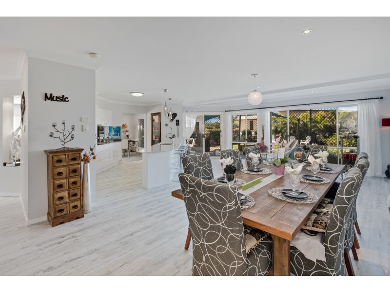 25 Penzance Drive, Redland Bay QLD 4165