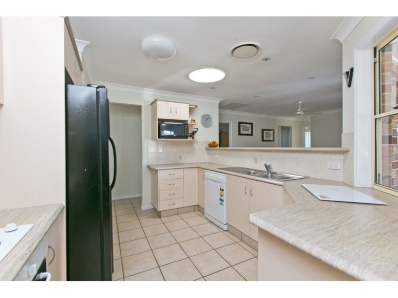 11 Sunningdale Drive, Redland Bay QLD 4165