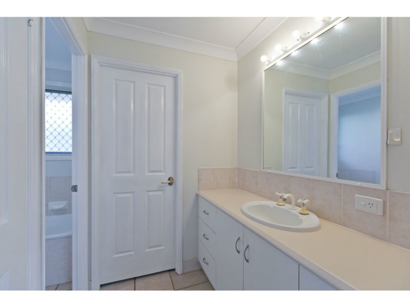 11 Sunningdale Drive, Redland Bay QLD 4165