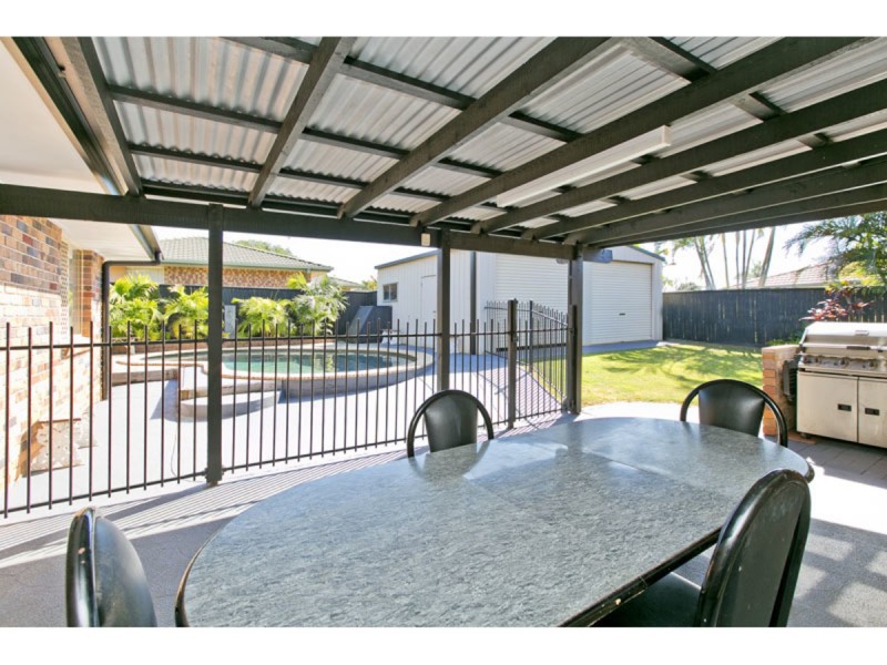 11 Sunningdale Drive, Redland Bay QLD 4165