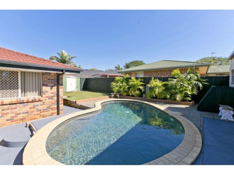 11 Sunningdale Drive, Redland Bay QLD 4165