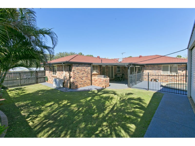 11 Sunningdale Drive, Redland Bay QLD 4165