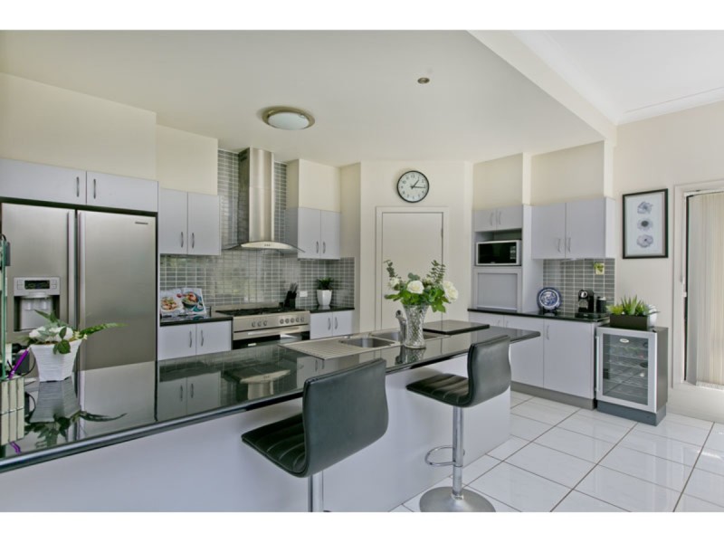 69 Spinnaker Circuit, Redland Bay QLD 4165