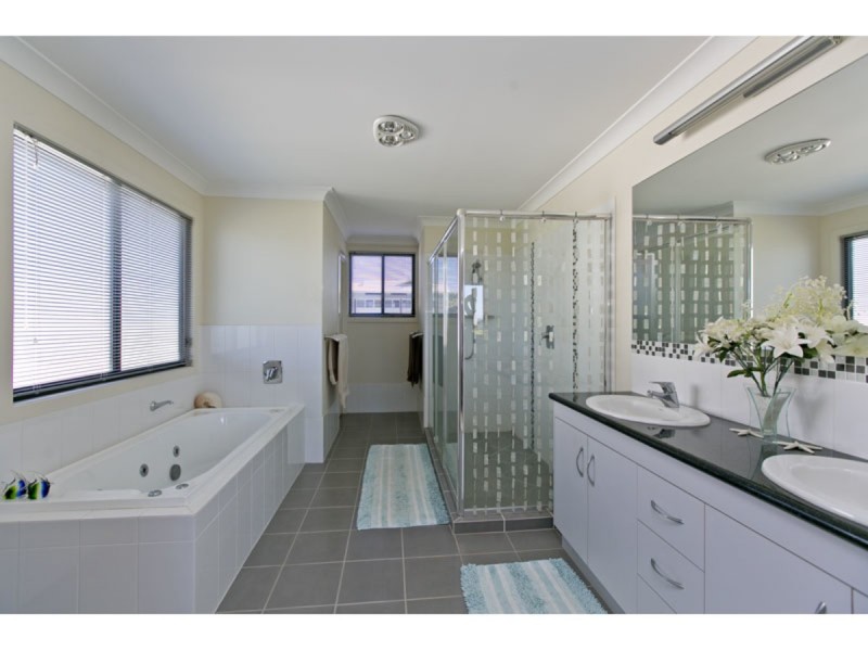 69 Spinnaker Circuit, Redland Bay QLD 4165