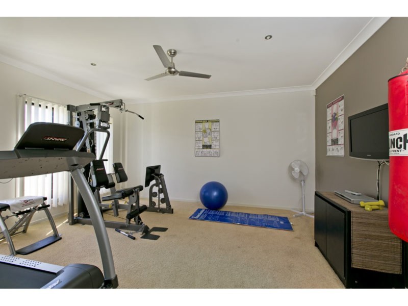 69 Spinnaker Circuit, Redland Bay QLD 4165