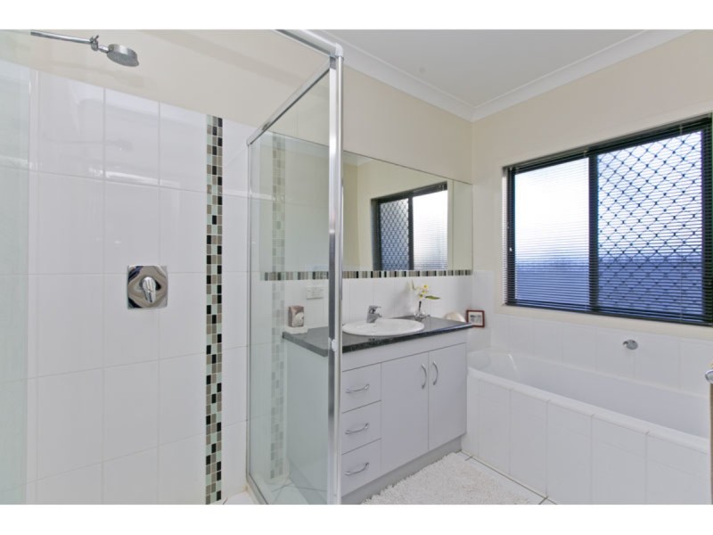 69 Spinnaker Circuit, Redland Bay QLD 4165