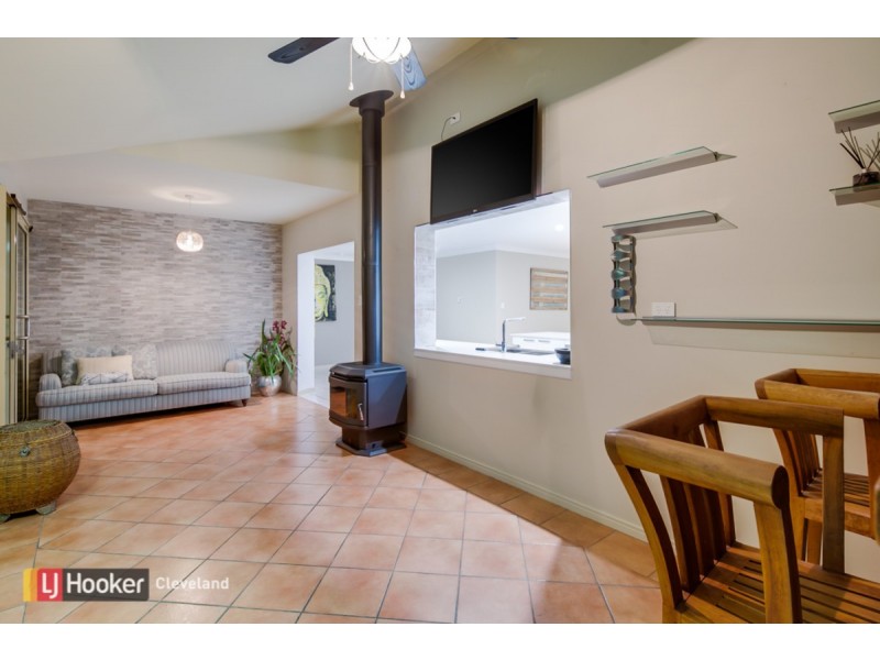 30 Jay Crescent, Redland Bay QLD 4165