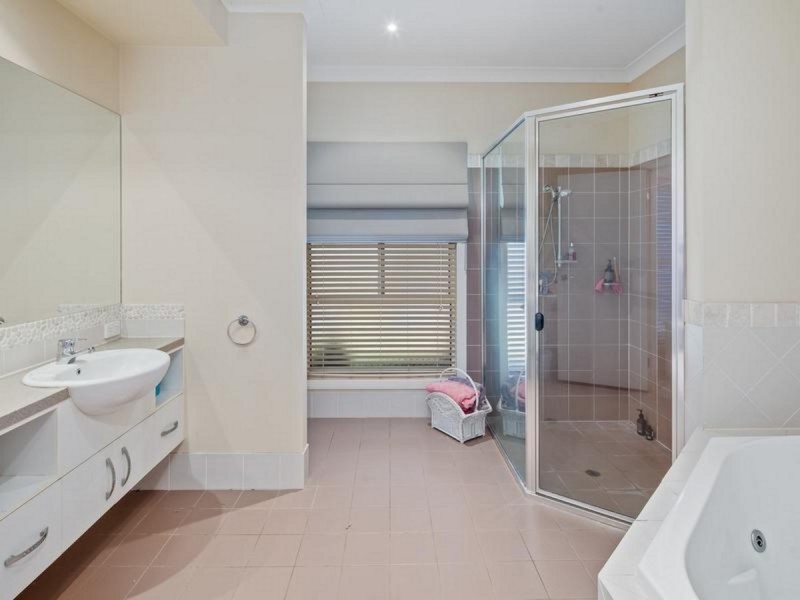 7 Attenborough Circuit, Redland Bay QLD 4165