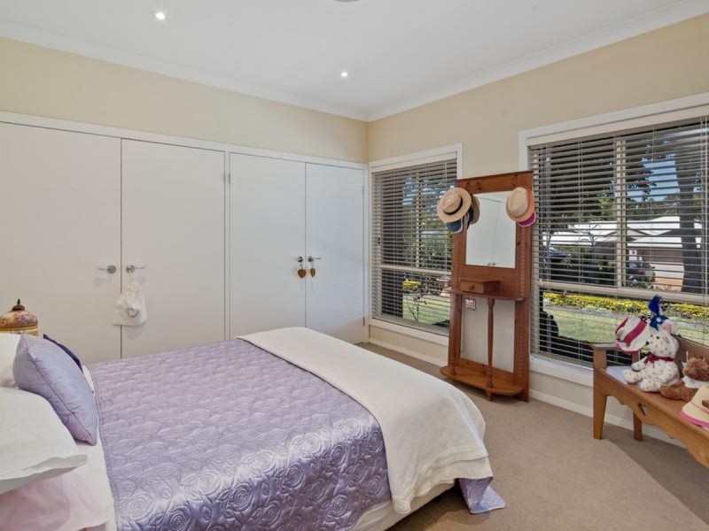 7 Attenborough Circuit, Redland Bay QLD 4165