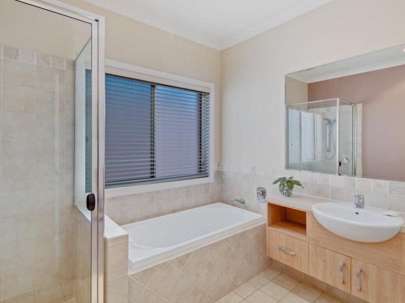 7 Attenborough Circuit, Redland Bay QLD 4165