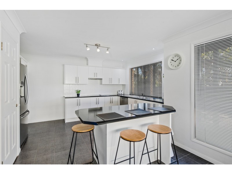 10 Roger Court, Redland Bay QLD 4165