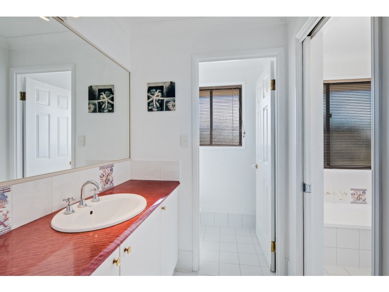10 Roger Court, Redland Bay QLD 4165