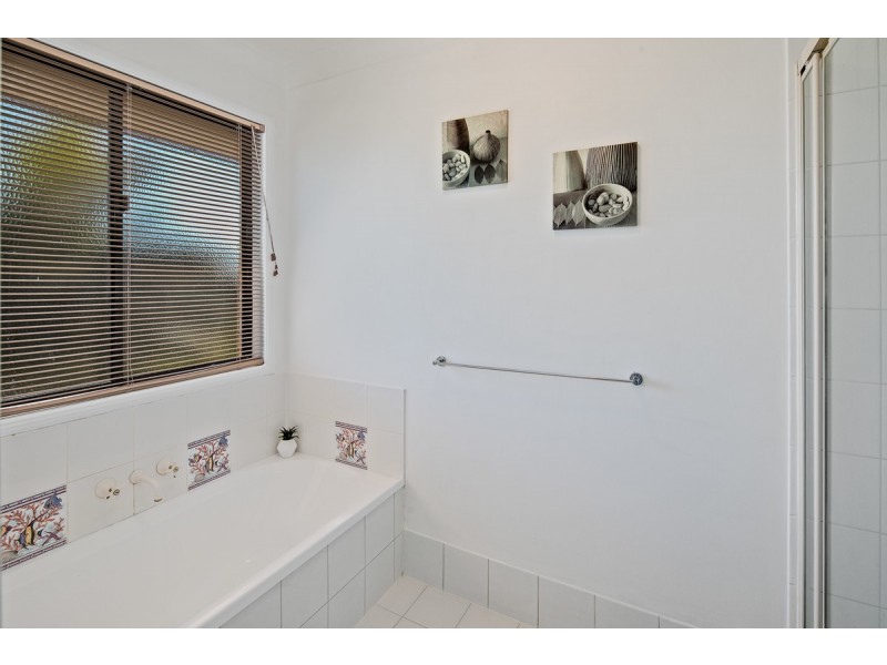 10 Roger Court, Redland Bay QLD 4165