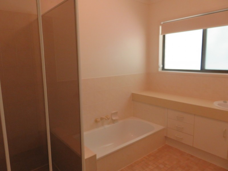 128 Passage St, Cleveland QLD 4163