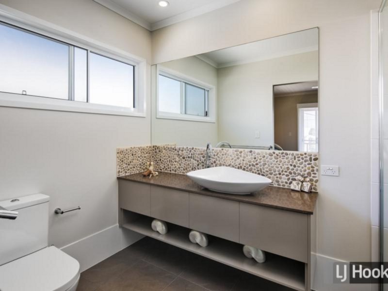 8 Cleveland Terrace, Ormiston QLD 4160