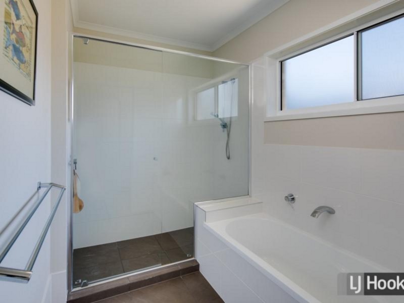 8 Cleveland Terrace, Ormiston QLD 4160